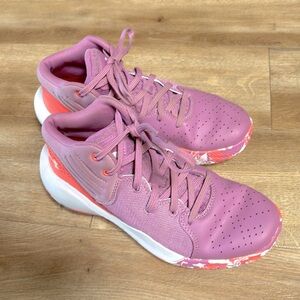 Girls Under Armour Basketball Gym Shoes, size 6